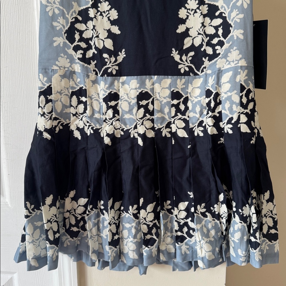 Tuckernuck Navy and Light Blue Floral Short-Sleeve Pleated Dress - Picture 7 of 9